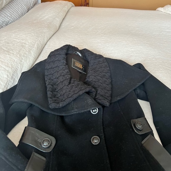 Woman’s black wool coat. Fitted. Like new. - Picture 3 of 6